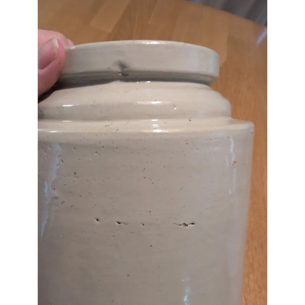 Vtg Tan Stoneware Crock w/distinctive stepped collar rim 7